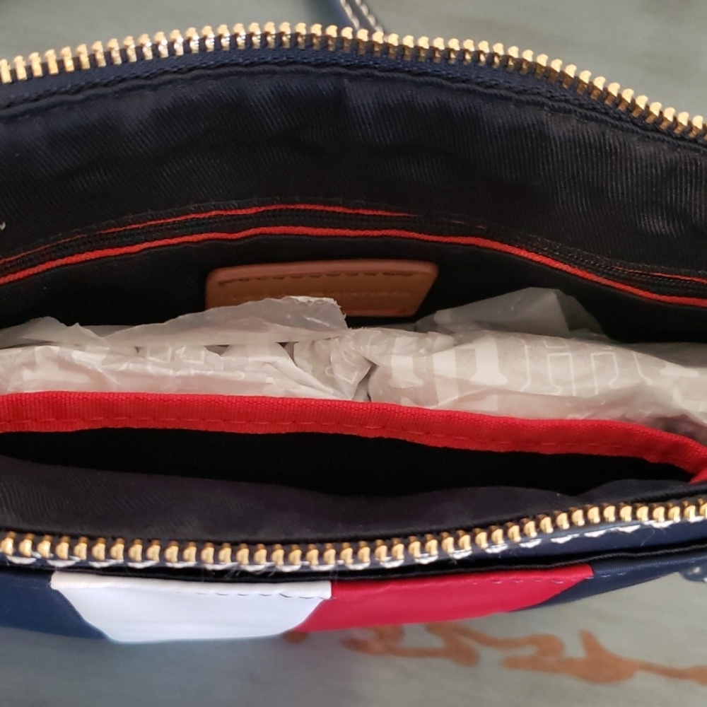 Tommy Hilfiger Purse - Picture 5 of 10